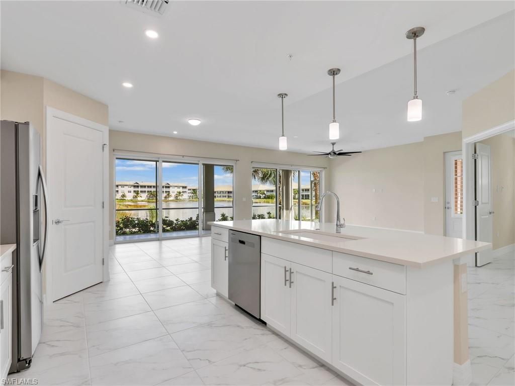 257 Indies Dr E 102, NAPLES, FL 34114 — exterior