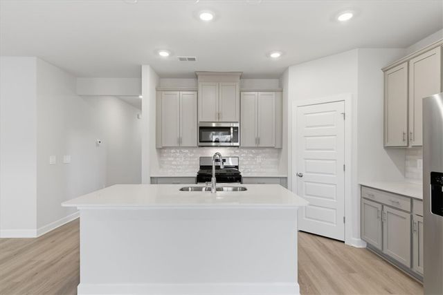 605 Hollybank Street, Fountain Inn, SC 29644