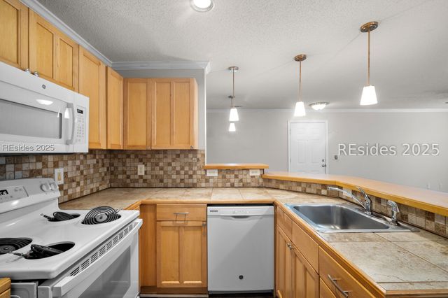 100 Kensington Blvd Apt 405, Bluffton, SC 29910