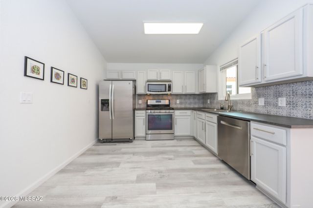 2353 W Silverbell Oasis Way, Tucson, AZ 85745