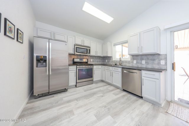 2353 W Silverbell Oasis Way, Tucson, AZ 85745