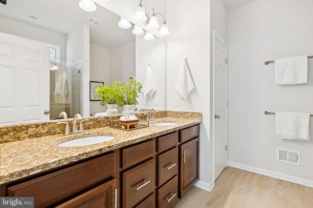 21 FENWICK DR, Fredericksburg, VA 22406