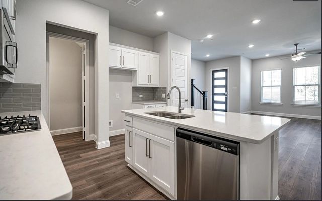 336 Almanor Street, Lewisville, TX 75056