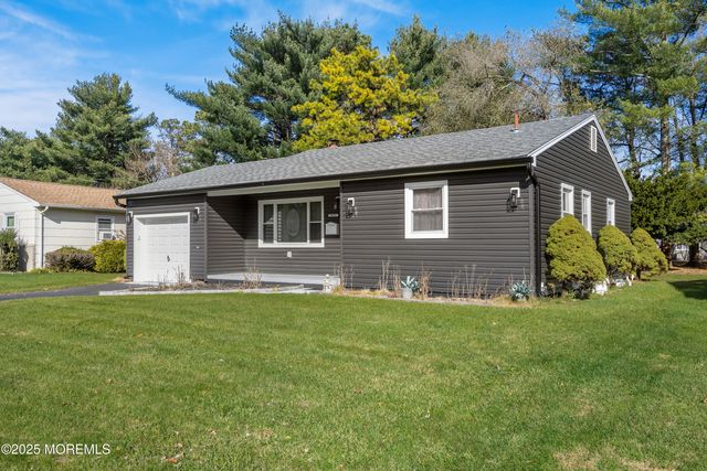 1074 Edgebrook Drive S, Toms River, NJ 08757