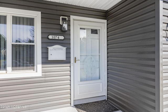 1074 Edgebrook Drive S, Toms River, NJ 08757