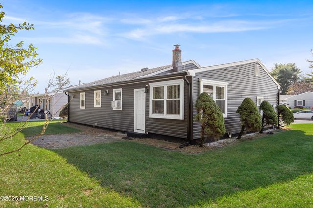 1074 Edgebrook Drive S, Toms River, NJ 08757