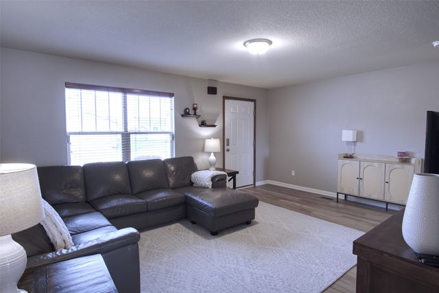 908 35th Street SW, Bondurant, IA 50035