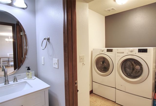 908 35th Street SW, Bondurant, IA 50035