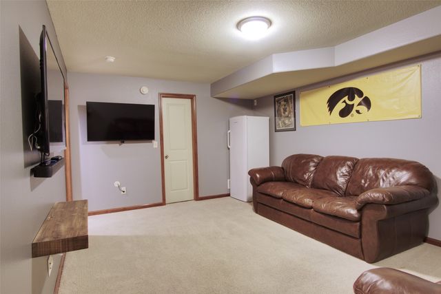 908 35th Street SW, Bondurant, IA 50035