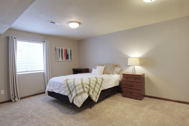 908 35th Street SW, Bondurant, IA 50035