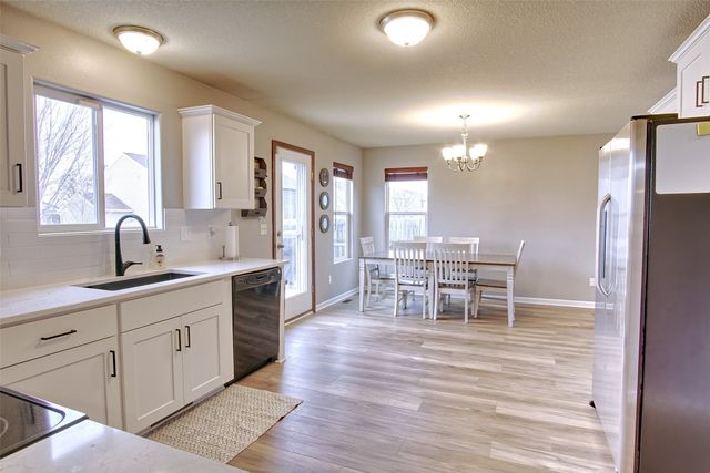 908 35th Street SW, Bondurant, IA 50035