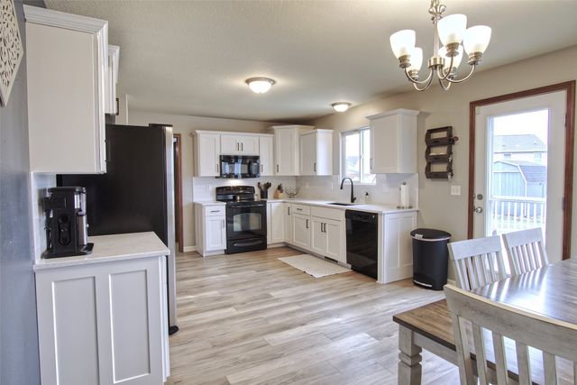 908 35th Street SW, Bondurant, IA 50035