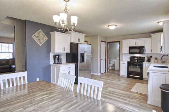 908 35th Street SW, Bondurant, IA 50035