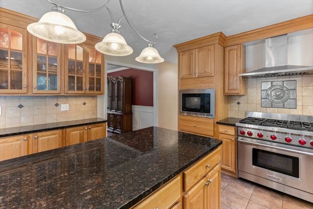 79 Foxwood Lane, Raynham, MA 02767