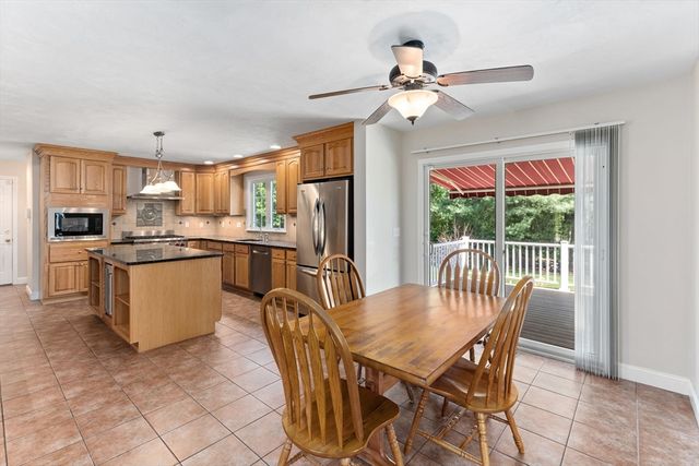 79 Foxwood Lane, Raynham, MA 02767