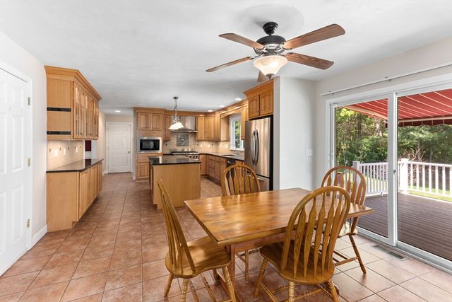 79 Foxwood Lane, Raynham, MA 02767