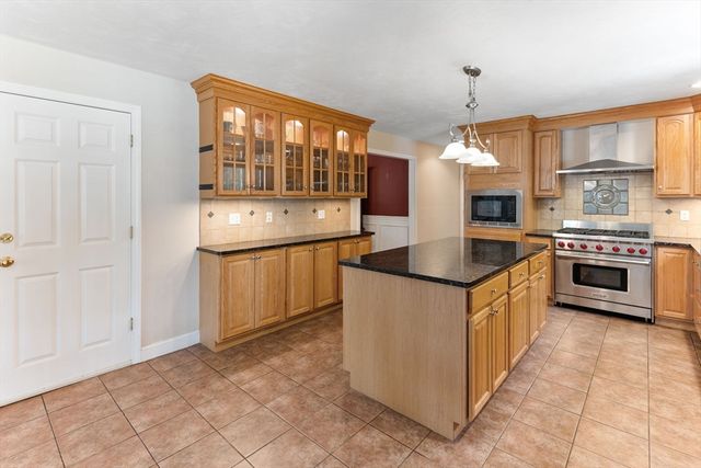79 Foxwood Lane, Raynham, MA 02767