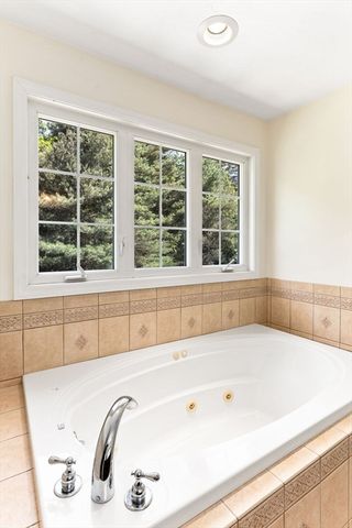 79 Foxwood Lane, Raynham, MA 02767