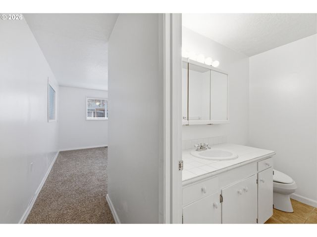 1390 ASTOR Way, Woodburn, OR 97071