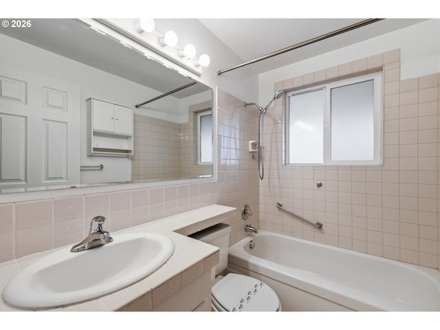 1390 ASTOR Way, Woodburn, OR 97071