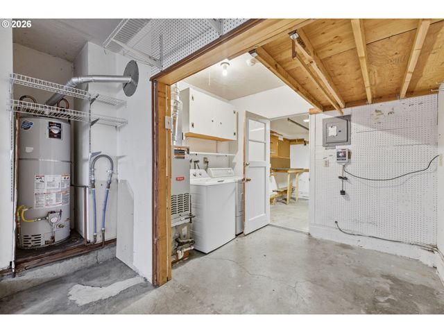 1390 ASTOR Way, Woodburn, OR 97071