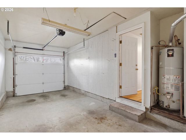 1390 ASTOR Way, Woodburn, OR 97071