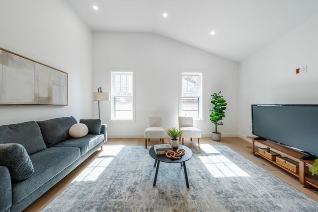 10 Rockland St. 4, Boston, MA 02119