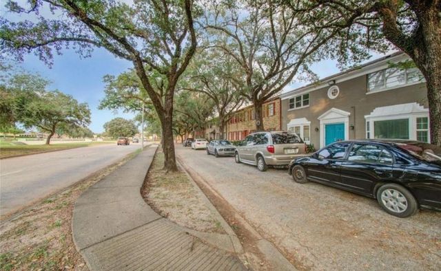 11609 Chimney Rock Road B, Houston, TX 77035