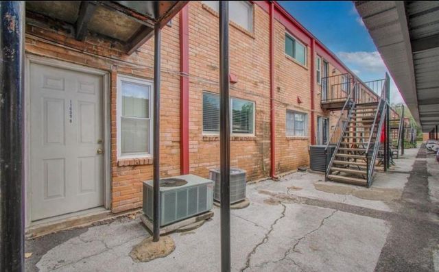 11609 Chimney Rock Road B, Houston, TX 77035