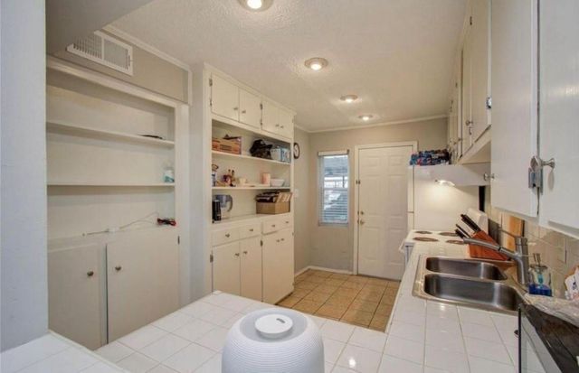 11609 Chimney Rock Road B, Houston, TX 77035