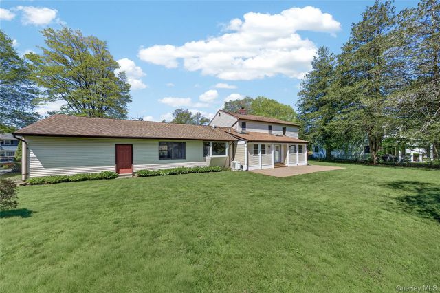 61 Crestwood Drive, Huntington Station, NY 11746