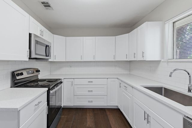 2204 Dunloe Avenue, Dallas, TX 75228
