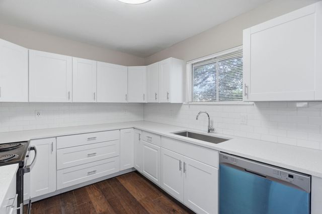2204 Dunloe Avenue, Dallas, TX 75228