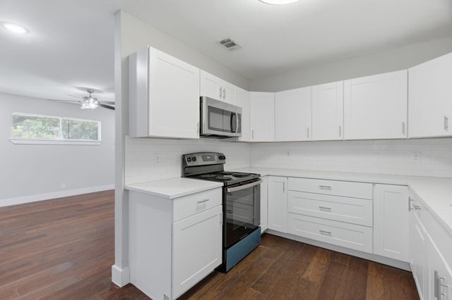 2204 Dunloe Avenue, Dallas, TX 75228