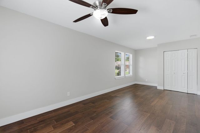 2204 Dunloe Avenue, Dallas, TX 75228