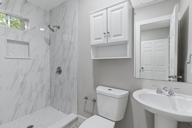 2204 Dunloe Avenue, Dallas, TX 75228