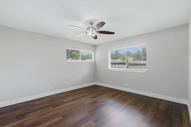 2204 Dunloe Avenue, Dallas, TX 75228