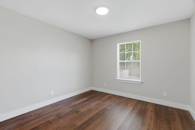 2204 Dunloe Avenue, Dallas, TX 75228