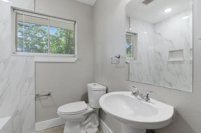 2204 Dunloe Avenue, Dallas, TX 75228