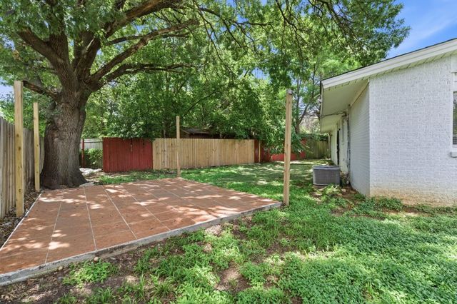 2204 Dunloe Avenue, Dallas, TX 75228