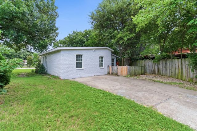 2204 Dunloe Avenue, Dallas, TX 75228