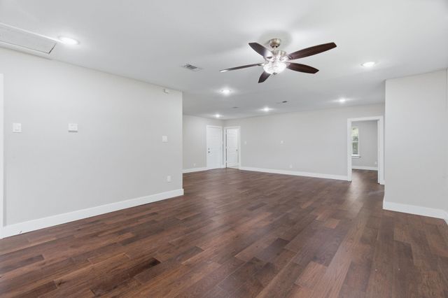 2204 Dunloe Avenue, Dallas, TX 75228