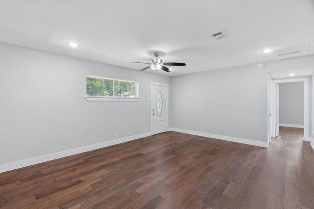 2204 Dunloe Avenue, Dallas, TX 75228