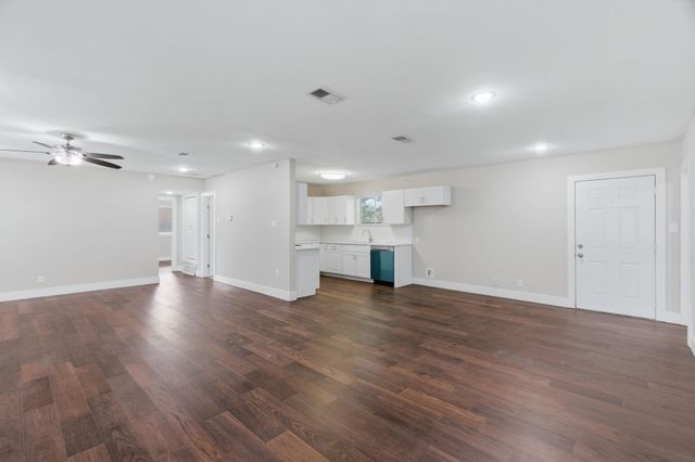 2204 Dunloe Avenue, Dallas, TX 75228