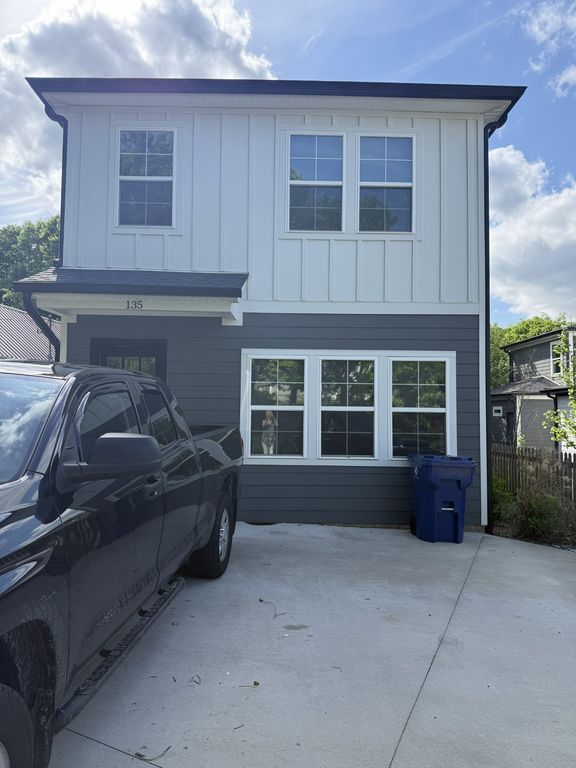 135 Lawn St, Clarksville, TN 37040