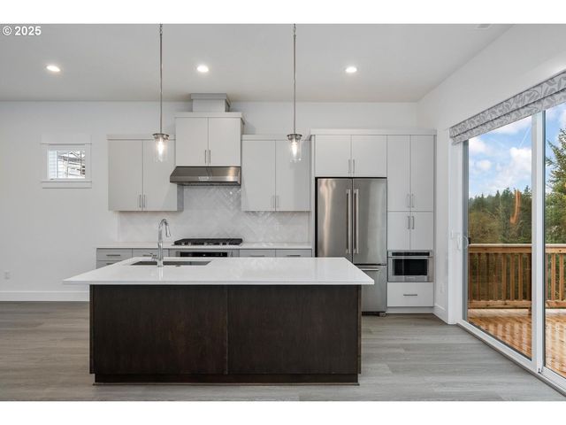 16005 Nw HOLMAN Way, Portland, OR 97229