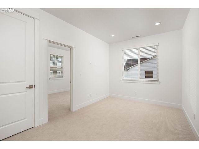 16005 Nw HOLMAN Way, Portland, OR 97229