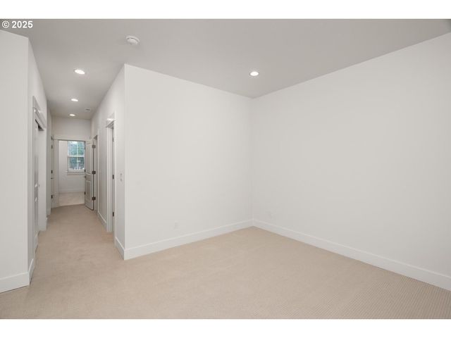 16005 Nw HOLMAN Way, Portland, OR 97229