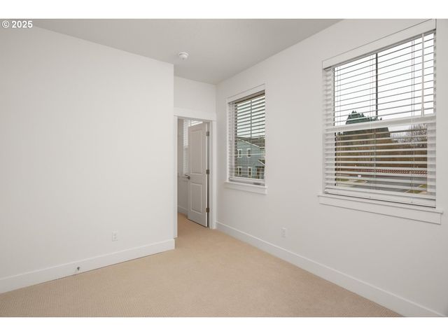 16005 Nw HOLMAN Way, Portland, OR 97229