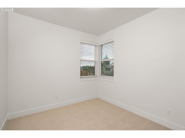 16005 Nw HOLMAN Way, Portland, OR 97229